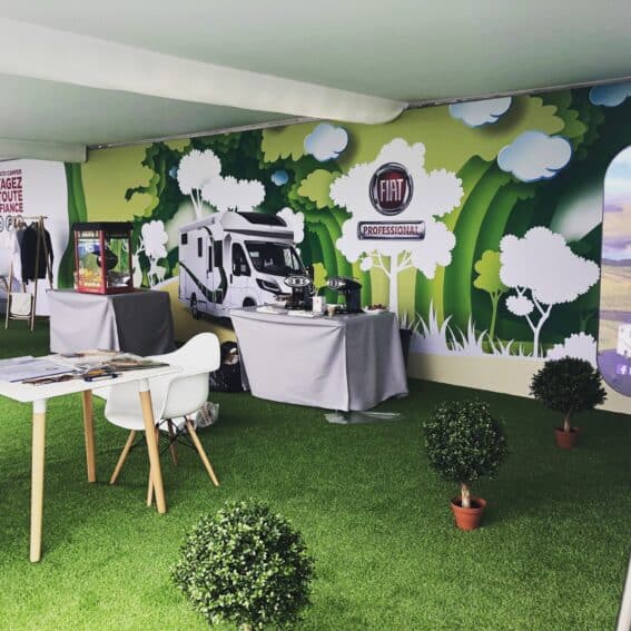 stand Fiat Pro lors du salon de la Fête Européenne du Camping Car pour la promotion de la marque